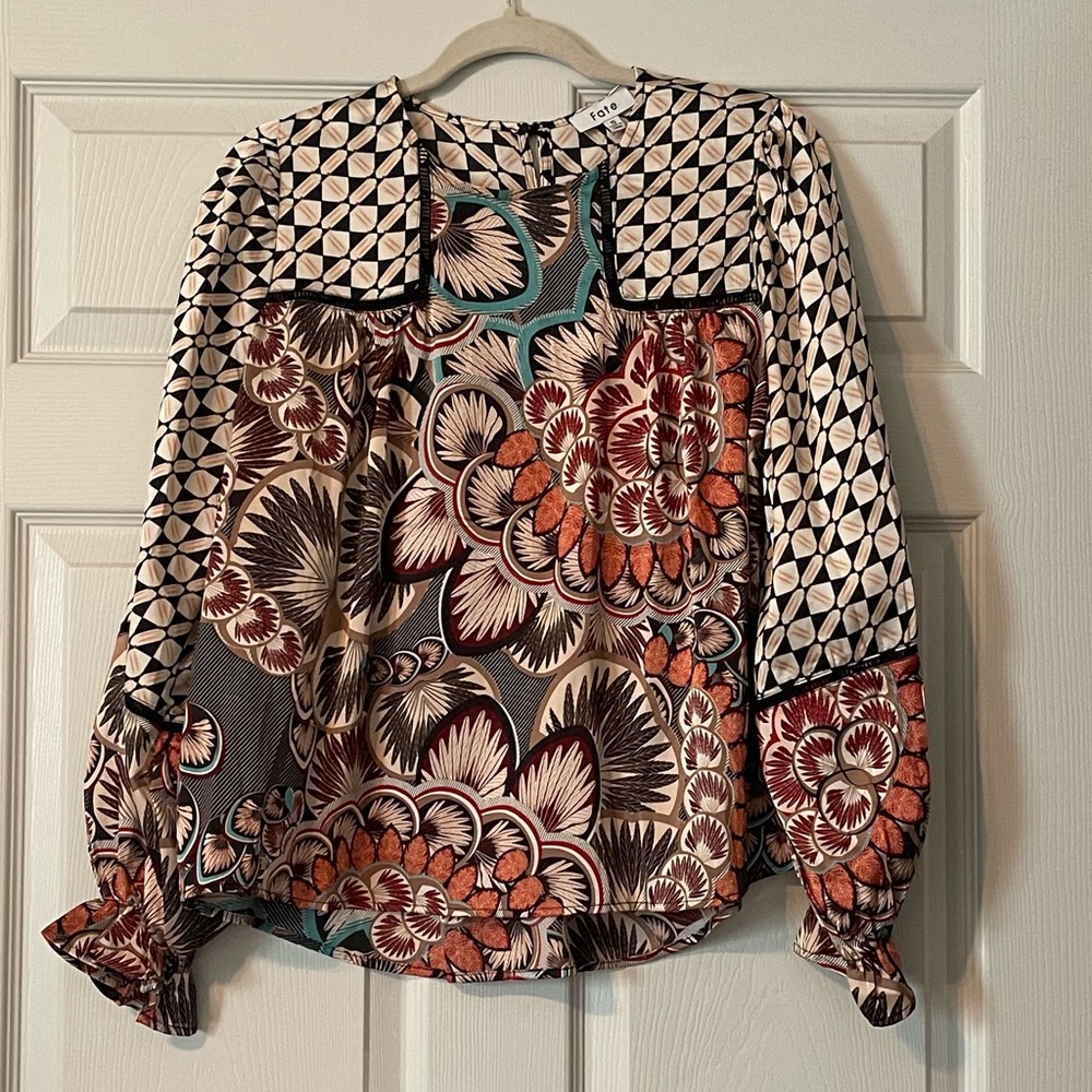 Fate • Women’s Black Multicolored Shift Top. Size S
